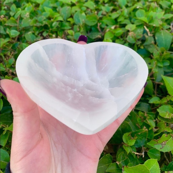 One Heart Shaped Selenite Charging Dish, Crystal Polished Dish, Heart Bowl,Reiki - Picture 5 of 9